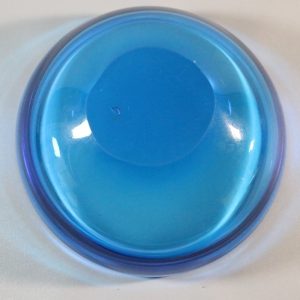 Blåfärgad glasskål, troligen från svensk glasbruk