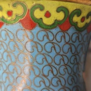 Blomvas, Kina 1900-tal, Cloisonne-vas dekorerad med pioner