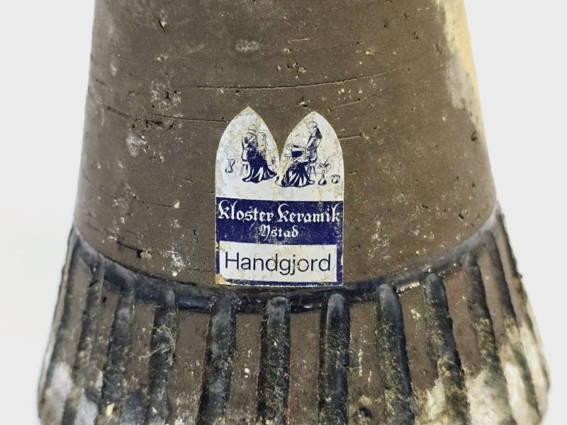 Handgjord Vas från Kloster Keramik Ystad – Charmig Skandinavisk Design, 20 cm