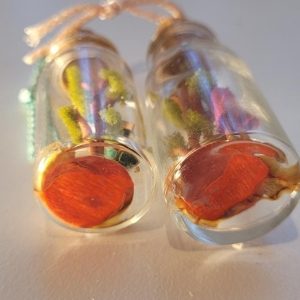 Miniaturfigurer i flaskor, trädårdsarbetare