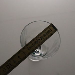 Elegant vinglas med graverad fredsduva – 18 cm högt