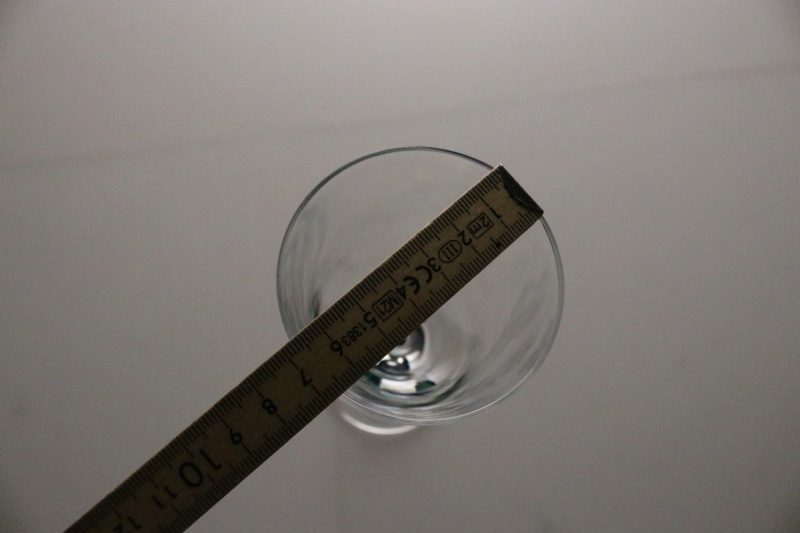 Elegant vinglas med graverad fredsduva – 18 cm högt