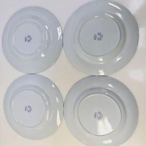 Elegant set av Rörstrand Adelborg-tallrikar – Svensk design i världsklass