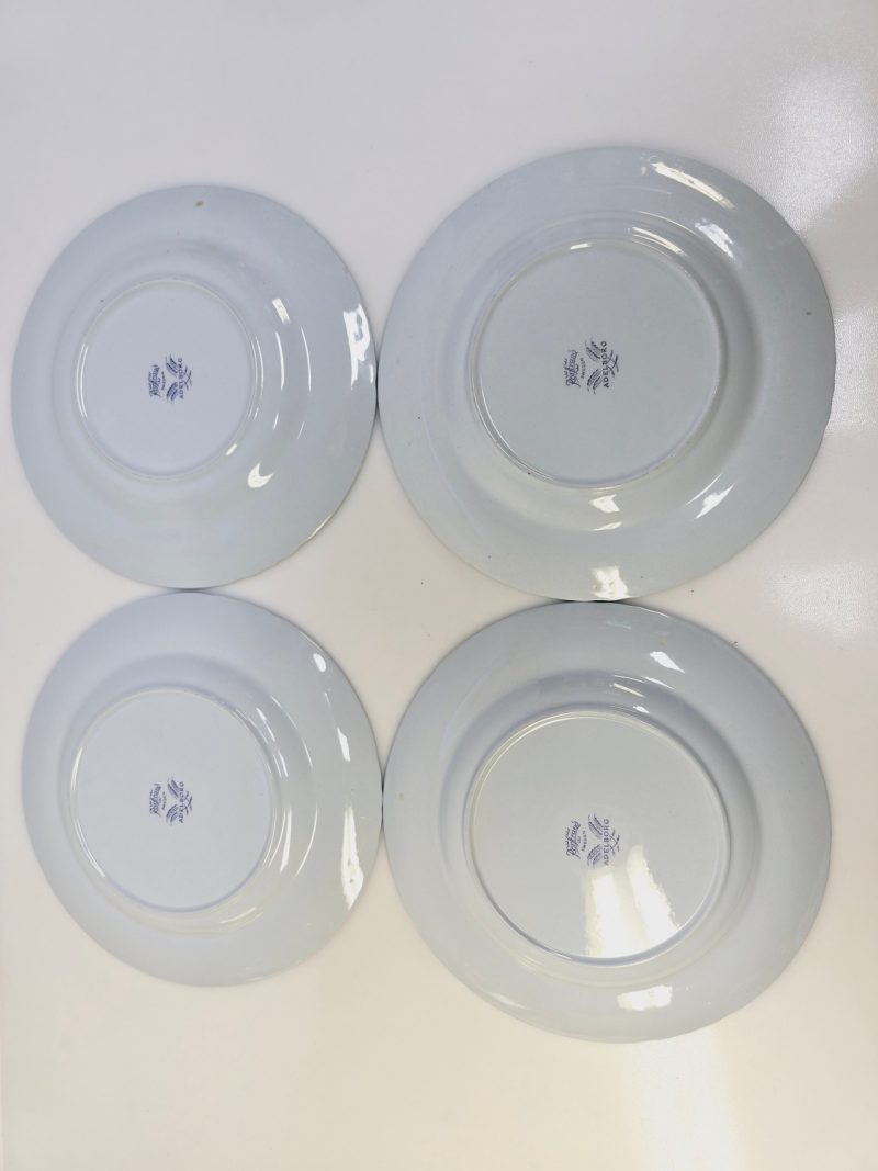 Elegant set av Rörstrand Adelborg-tallrikar – Svensk design i världsklass