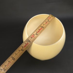 Elegant Vas med Strutsäggsdesign – Perfekt för Modern Inredning