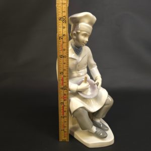Elegant Porslinsfigur – Bagare i Arbete