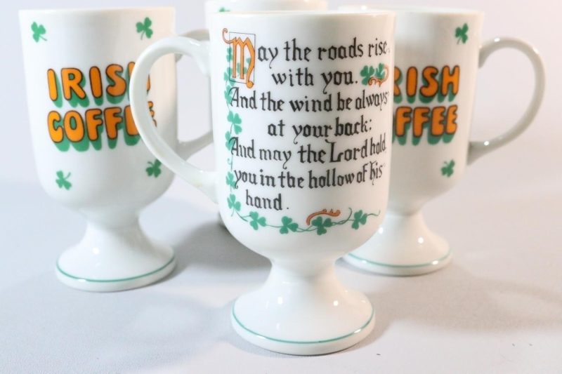 Kaffekoppar på fot, Irish cofee, Porslin