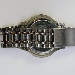 Seiko Quartz-klocka med guldfärgad urtavla – Stilren och Klassisk