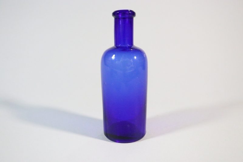 BLOMVAS / FLASKA, Blått glas, ca 13,5cm