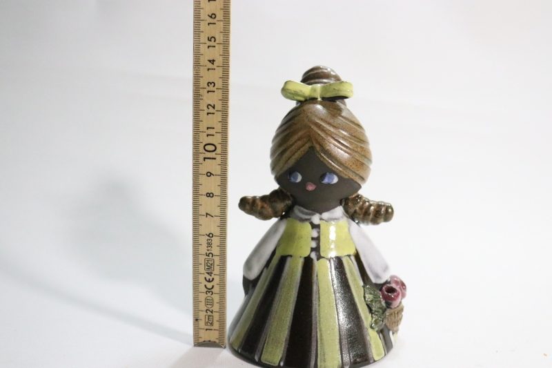 Handgjord Figur – Flicka i Klänning, 14 cm