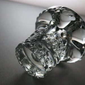 Ljusstake i klarglas, troligen från Svenskt glasbruk