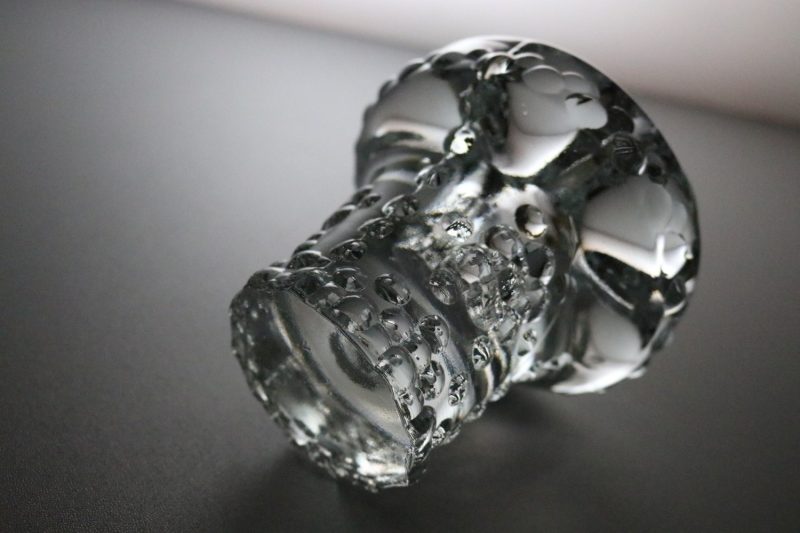 Ljusstake i klarglas, troligen från Svenskt glasbruk