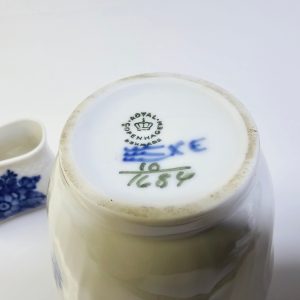 Royal Copenhagen set – Handmålad burk och miniatyrkruka, klassisk blåvit design
