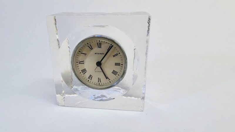 Elegant Vintage Bordsklocka i Glas – Staiger, 12 cm