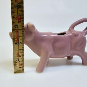 Charmig rosa porslindjur i form av en ko – retro vintage på sitt bästa!