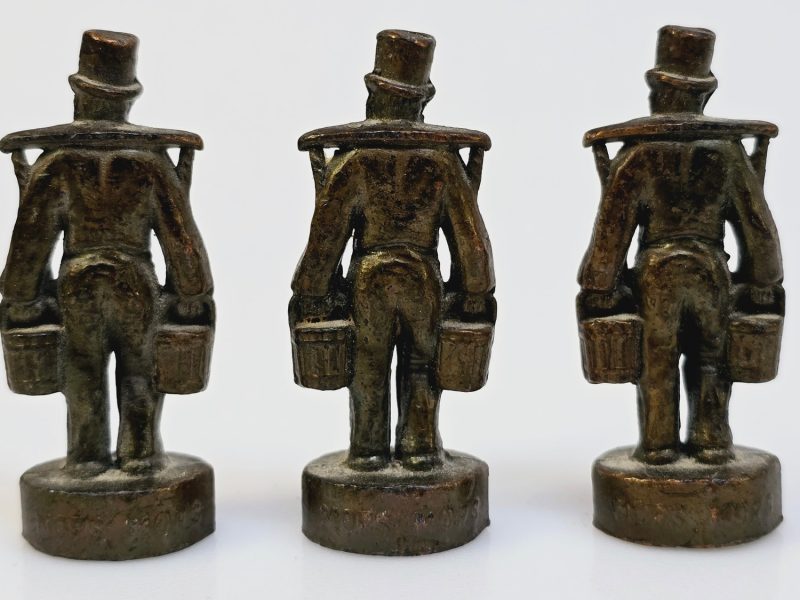 Tre Små Figurer i Brons – "Mors" – Historisk Samlingsdetalj