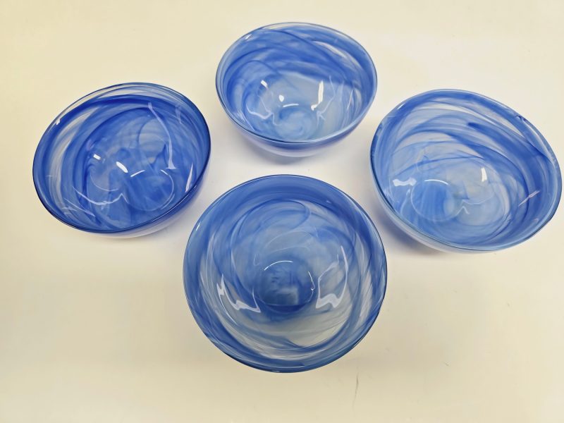 Elegant Set med Blå Glas-Skålar – 4 st Unika Serverings- och Dekorationsdetaljer