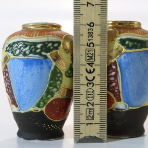 2st handmålade miniatyrvaser, Satsuma Japan