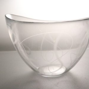 Skål, "Pond Trassel", Orrefors. Längd: 21cm, höjd: 15cm