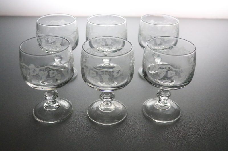 Eleganta vinglas med graverat vindruvemönster – 6 st