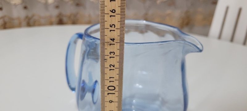 Ljusblå kanna i glas, Funkis?