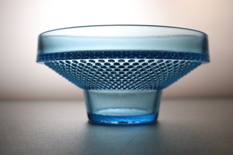 Vacker Blå Glasskål med Struktur – 15 cm i Diameter