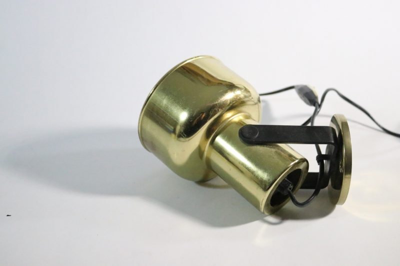 Vintage spotlight-lampa i mässing – Stilfull och iögonfallande retrodesign