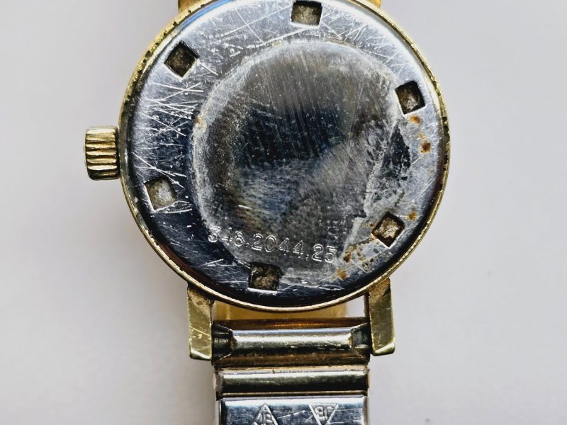 Eterna vintage damklocka i klassisk design