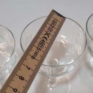 8 st, glas med etsad dekor