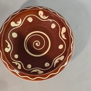 SKÅL, AJ HÖGANÄS,  spillkum med allmogemålning D23cm