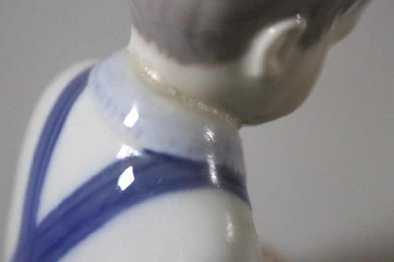 Figurin, Bing & Grondahl "Boy with bucket" - Sv. Lindhart 14 cm, Lagad