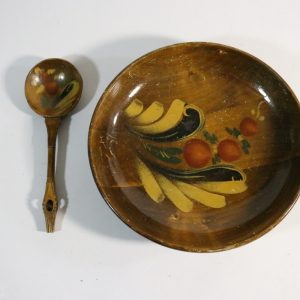 Handmålad träskål med sked – 20 cm i diameter