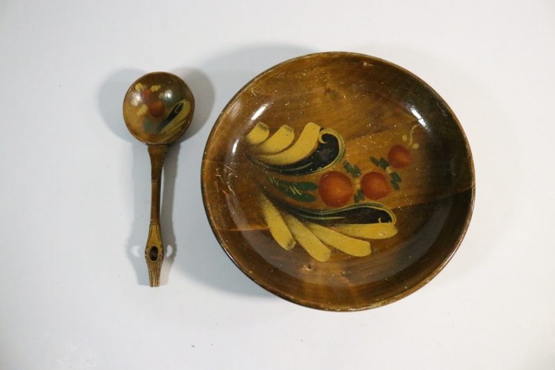 Handmålad träskål med sked – 20 cm i diameter