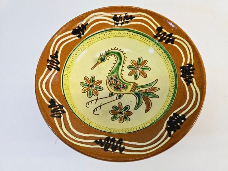 Lergodsfat från Svensk Lerkonst – Handmålat med Fågelmotiv, Ø 26 cm