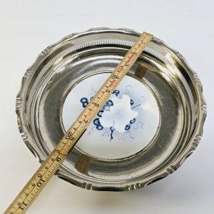Elegant serveringsskål i silver och porslin, 24 cm