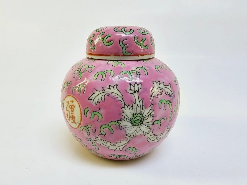 Elegant handmålad kinesisk porslinsburk i rosa och vitt