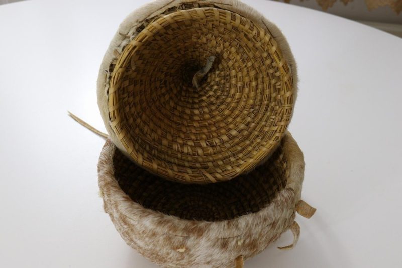 Korg med lock, afrikansk handarbete