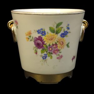Set med två väggplattor – Royal Copenhagen, klassisk elegans