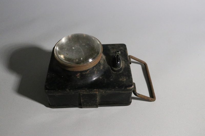 Vintage Ficklampa från Pertrix - En Historisk Samlarpärla