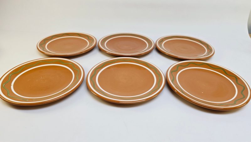 Set med 6 tallrikar från Klippan Keramik – Retro klassiker i jordnära toner