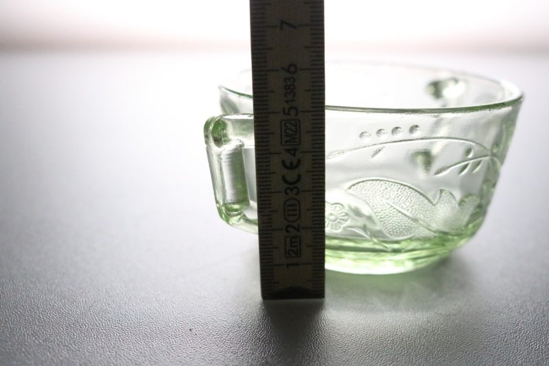 Vintage-Inspirerad Grön Glas Sockerskål - Perfekt för Eleganta Bordinställningar
