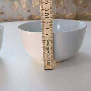 2st Vita serveringsskålar, ser oanvända ut