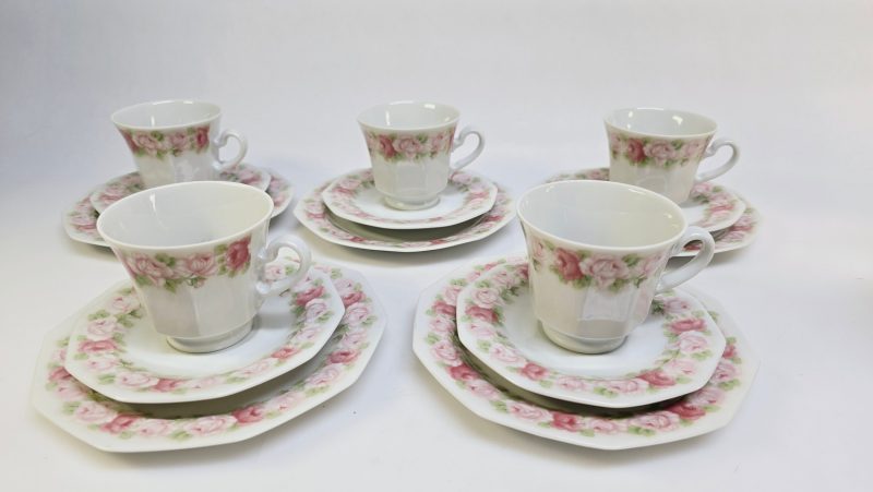 Charmig kaffeservis "Rosa Symphonia" från Svaneholm, 15 delar
