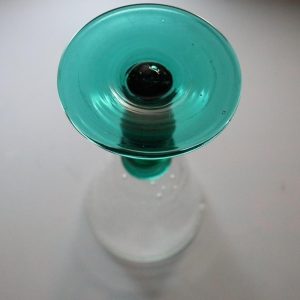 Dessertglas, kupa med bubblor och grön fot