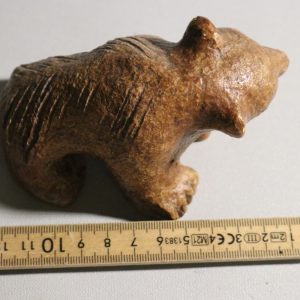 Handgjord Skulptur av Björn – Rustik och Detaljrik, 12 cm