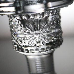 LJUSSTAKE "DAISY" ROLF SINNEMARK FÖR KOSTA BODA GLASBRUK