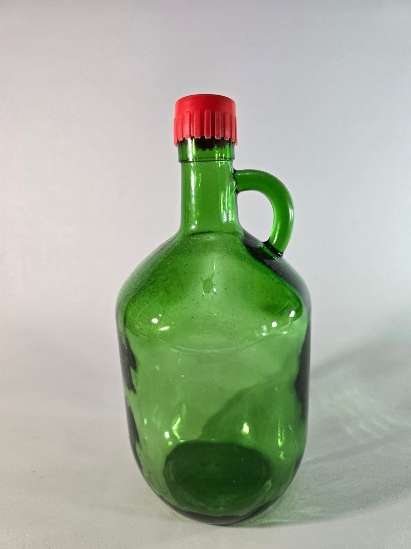 Stor flaska i grönt glas, troligen Frankrike