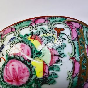 Antik kinesisk skål i Rose Canton-stil – Handmålat mästerverk, troligen 1800-tal