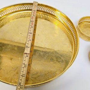 Elegant serveringsset med bricka och underlägg