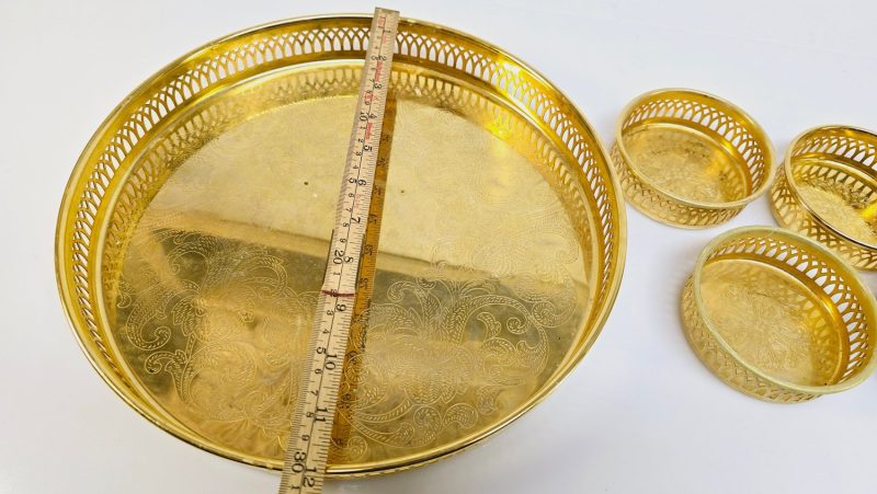 Elegant serveringsset med bricka och underlägg